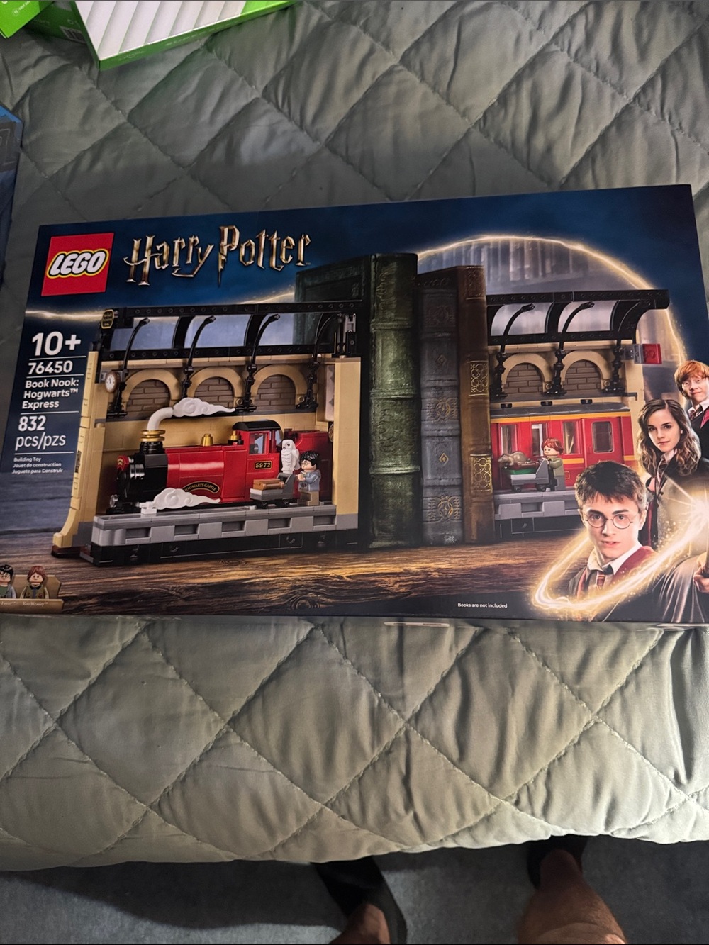 Lego Harry Potter Hogwarts Express Book Nook - Red, Black, Gold